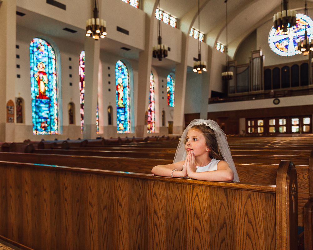 girl praying during first communion portraits